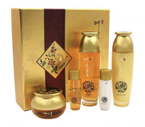 Bergamo Yezihu K-Beauty Fermented Herbal Gold Набор омолаживающий для лица 5 предметов
