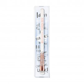 Essence Кисть для теней